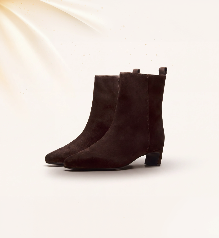 Leather Knee Boots UK: A Buyer's Guide for AW26
