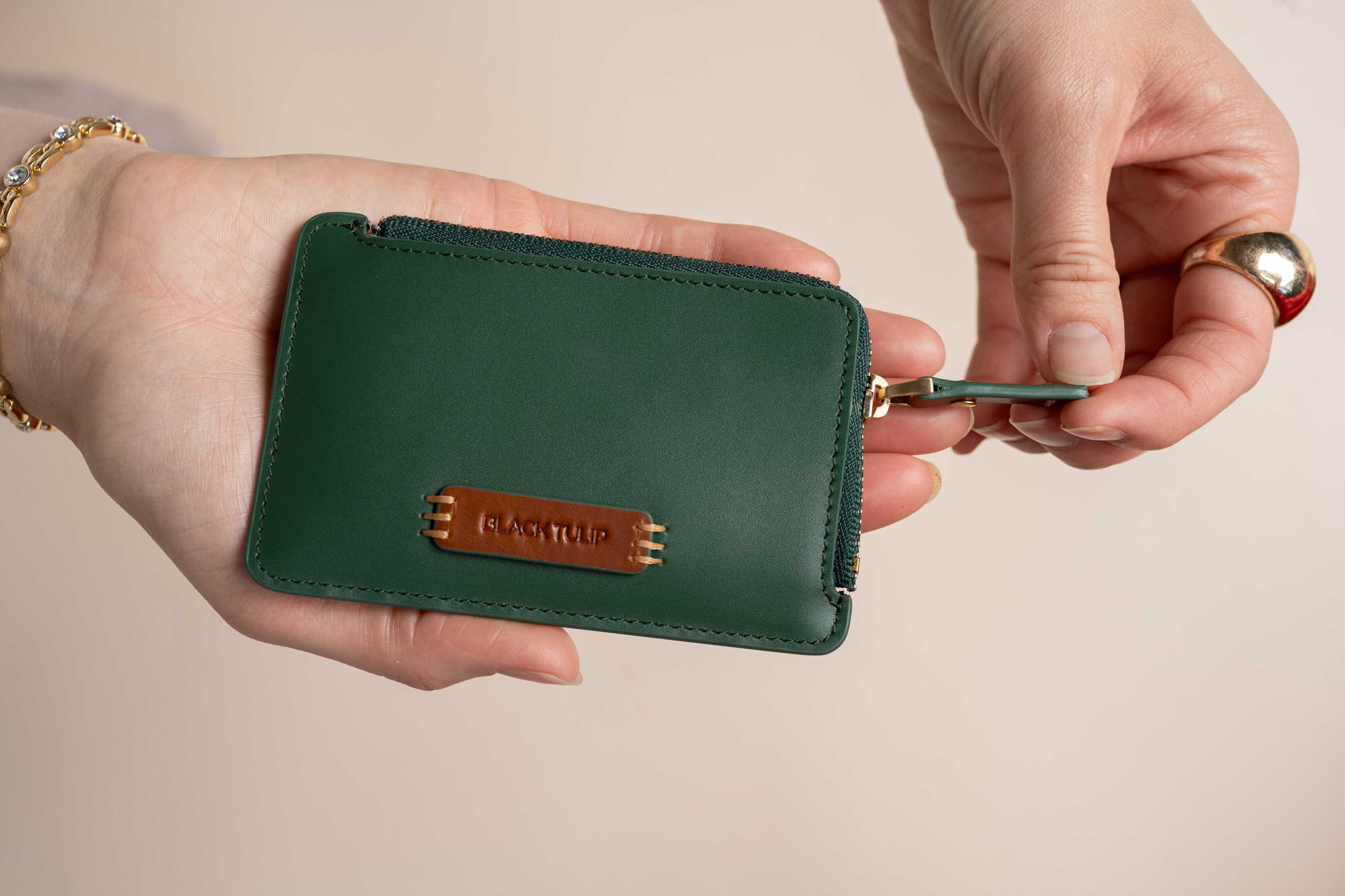 Cedar Card Holder - Forest Green – Black Tulip